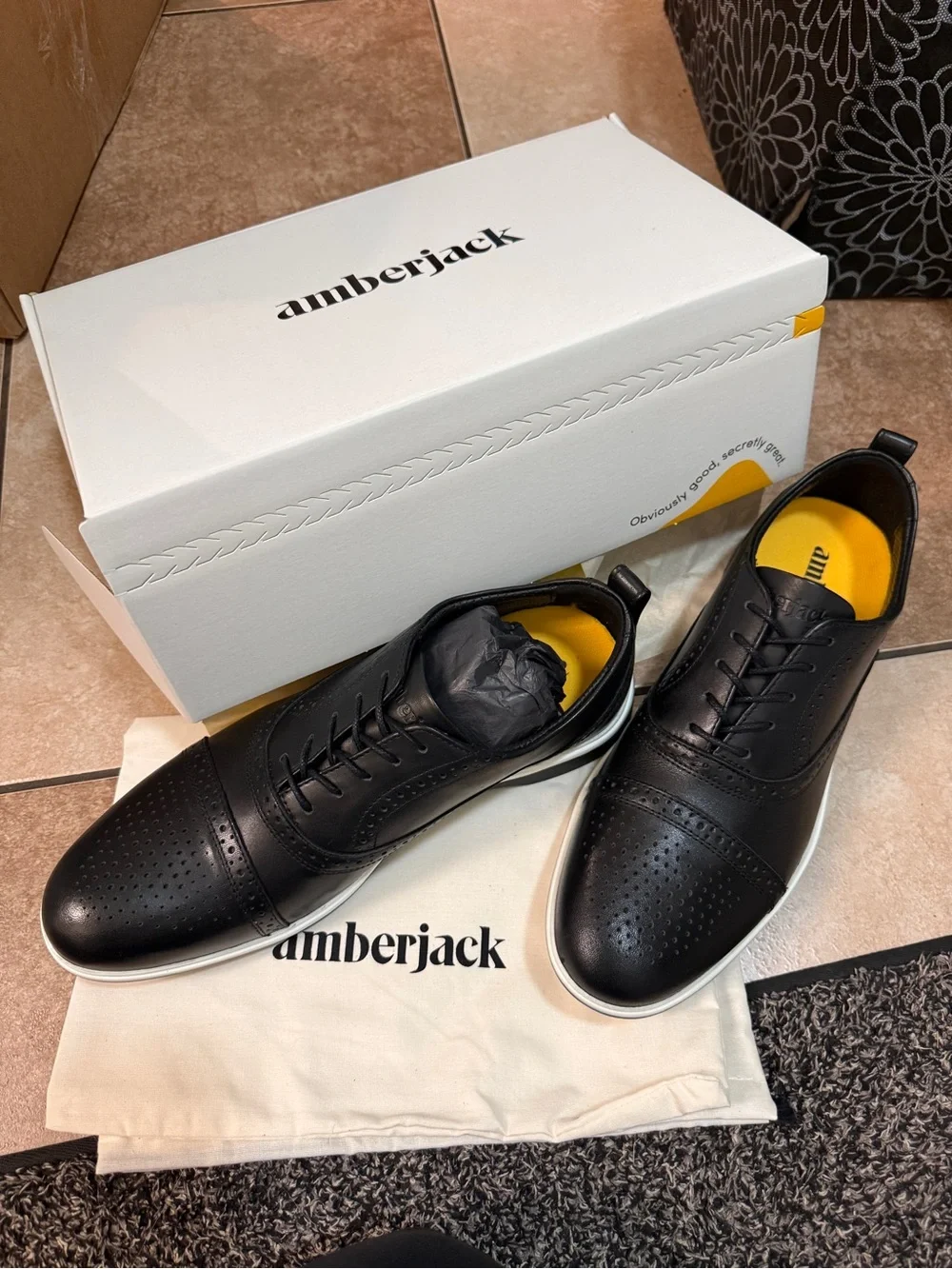Amberjack Men's Black Leather Perforated Derby Oxfords